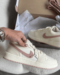 Tênis Jordan Low Off White Rosa Feminino com Cadarço Extra