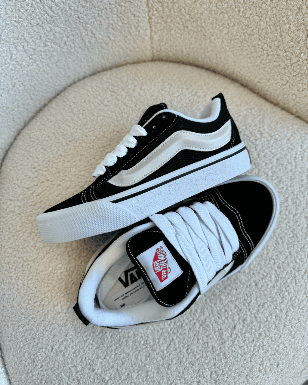 Tênis Knu Skool Preto e Branco Skate Retrô